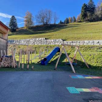 Spielplatz Schulhaus Sarn