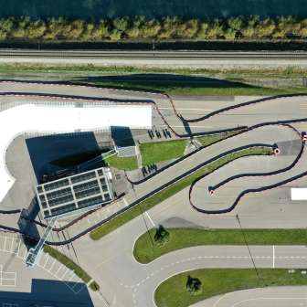 Die Outdoor-Kartbahn Cazis von oben