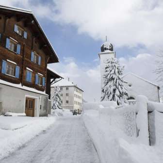 Die reformierte Kirche in Nufenen im Winter