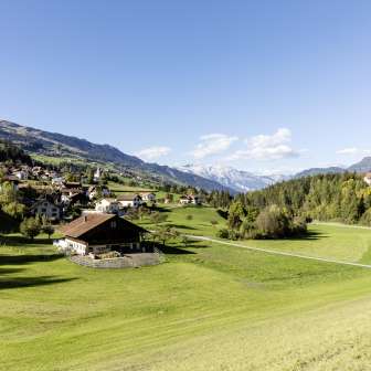 Masein mit dem Schloss Untertagstein im Sommer