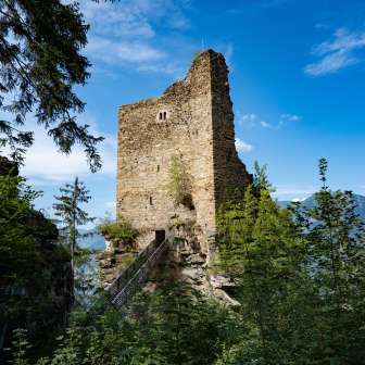 Burgruine Obertagstein hoch über Thusis