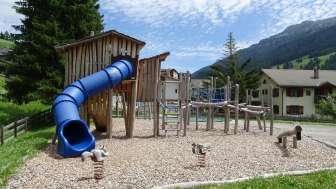 Spielplatz beim Schulhaus Splügen