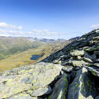 Unterer Schwarzsee über dem Madrisatal im Avers