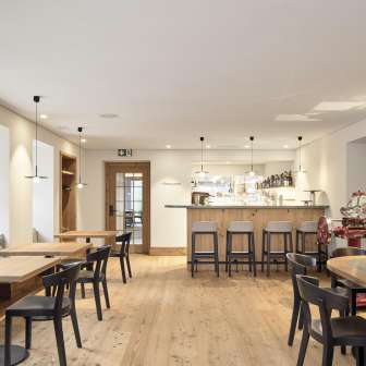 Hotel Post Andeer Essbereich der Beiz